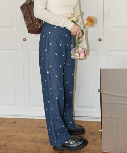 paravion（パラビオン）の「小花柄刺繍デニムパンツ（デニムパンツ・レディース・ネイビー/ホワイト/ブラック・SMALL/MEDIUM/LARGE）」の10枚目の写真