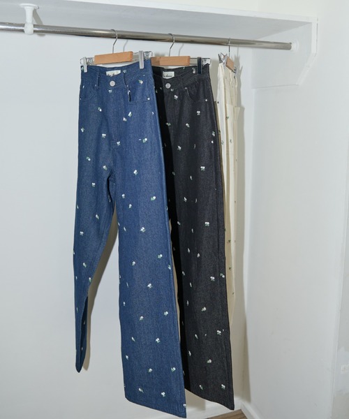paravion（パラビオン）の「小花柄刺繍デニムパンツ（デニムパンツ・レディース・ネイビー/ホワイト/ブラック・SMALL/MEDIUM/LARGE）」の12枚目の写真