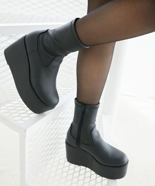 MAJESTIC LEGON（マジェスティックレゴン）の「厚底ストレッチショートブーツ（ブーツ・レディース・ブラウン/ブラック/ブラック系その他・LARGE/MEDIUM/X-LARGE）」の8枚目の写真