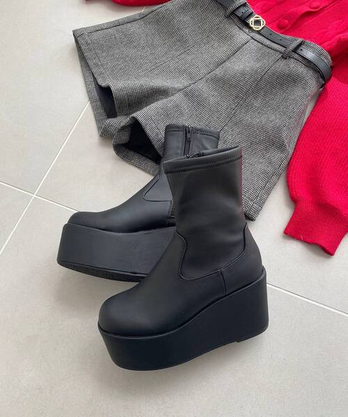 MAJESTIC LEGON（マジェスティックレゴン）の「厚底ストレッチショートブーツ（ブーツ・レディース・ブラウン/ブラック/ブラック系その他・LARGE/MEDIUM/X-LARGE）」の9枚目の写真