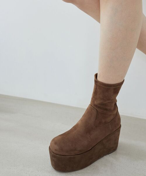 MAJESTIC LEGON（マジェスティックレゴン）の「厚底ストレッチショートブーツ（ブーツ・レディース・ブラウン/ブラック/ブラック系その他・LARGE/MEDIUM/X-LARGE）」の16枚目の写真