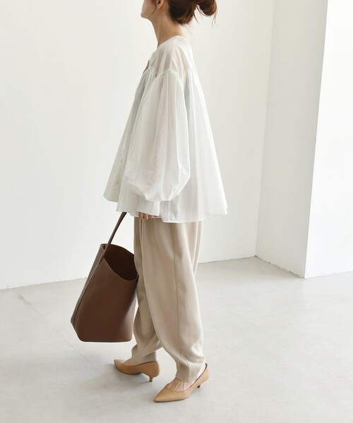 quaranciel(カランシエル)の「quaranciel:〈洗濯機可能〉タック カーブ パンツ(セットアップ対応)(スラックス・レディース・ベージュ/ネイビー・40/38/36)」の19枚目の写真