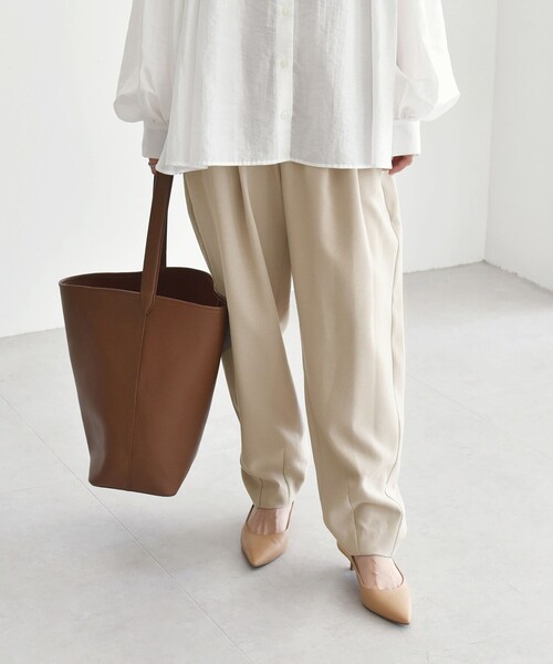 quaranciel(カランシエル)の「quaranciel:〈洗濯機可能〉タック カーブ パンツ(セットアップ対応)(スラックス・レディース・ベージュ/ネイビー・40/38/36)」の20枚目の写真