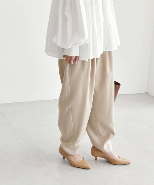 quaranciel(カランシエル)の「quaranciel:〈洗濯機可能〉タック カーブ パンツ(セットアップ対応)(スラックス・レディース・ベージュ/ネイビー・40/38/36)」の21枚目の写真