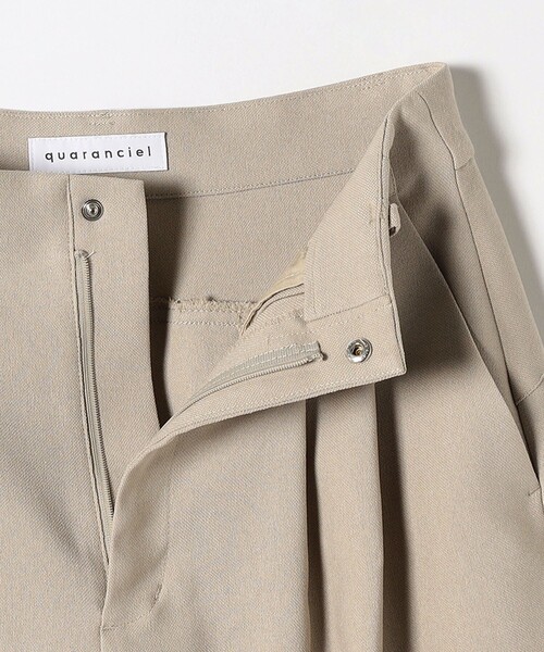 quaranciel(カランシエル)の「quaranciel:〈洗濯機可能〉タック カーブ パンツ(セットアップ対応)(スラックス・レディース・ベージュ/ネイビー・40/38/36)」の8枚目の写真
