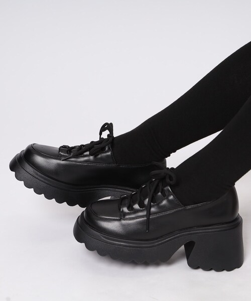 cs T&P（シーエスティーアンドピー）の「厚底 レースアップパンプス（パンプス・レディース・ブラック系1/ブラック/アイボリー・M/S/LL/L）」の2枚目の写真