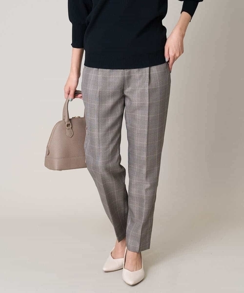 a.v.v（アーヴェヴェ）の「【洗える/イージーケア/毛玉になりにくい】美楽るスッキリ見えテーパードパンツ（その他パンツ・レディース・ベージュ/ブラック/グレー/ブラウン・40/38/36/42/34）」の4枚目の写真