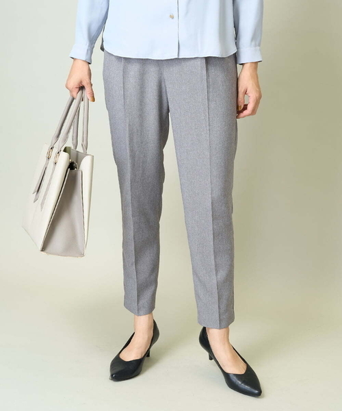 a.v.v（アーヴェヴェ）の「【洗える/イージーケア/毛玉になりにくい】美楽るスッキリ見えテーパードパンツ（その他パンツ・レディース・ベージュ/ブラック/グレー/ブラウン・40/38/36/42/34）」の3枚目の写真