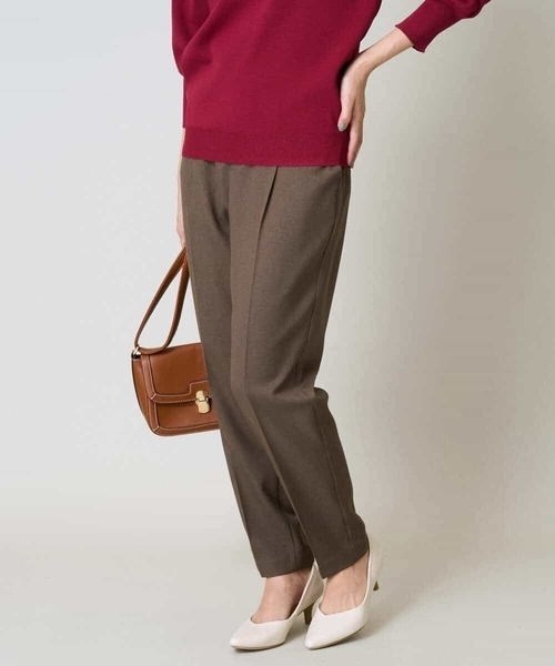 a.v.v（アーヴェヴェ）の「【洗える/イージーケア/毛玉になりにくい】美楽るスッキリ見えテーパードパンツ（その他パンツ・レディース・ベージュ/ブラック/グレー/ブラウン・40/38/36/42/34）」の5枚目の写真