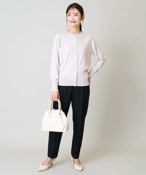 a.v.v（アーヴェヴェ）の「【洗える/イージーケア/毛玉になりにくい】美楽るスッキリ見えテーパードパンツ（その他パンツ・レディース・ベージュ/ブラック/グレー/ブラウン・40/38/36/42/34）」の21枚目の写真