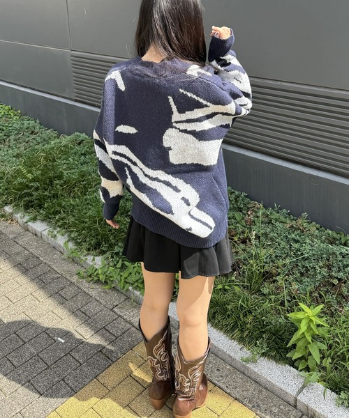 madrepadre(マドレパドレ)の「パターンオーバーサイズニットカーディガン(ニット/セーター・レディース・グレー/ネイビー・FREE)」の10枚目の写真