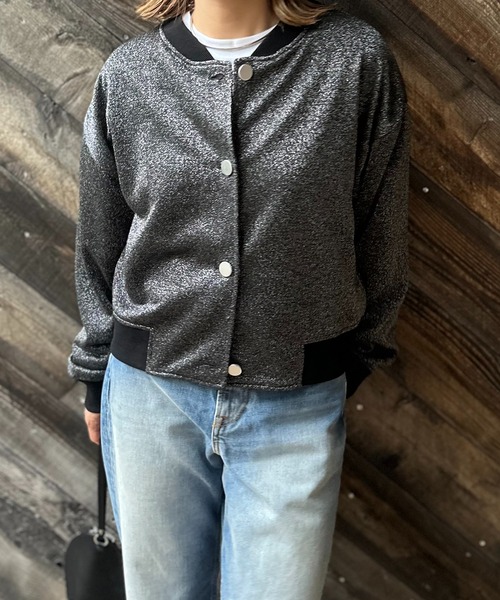 mi via loca(ミヴィアロカ)の「ブルゾンデザイン ラメウラケ カーディガン(カーディガン/ボレロ・レディース・ブラック/グレー・FREE)」の4枚目の写真