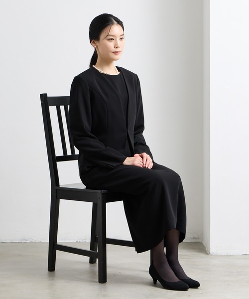 AIMER(エメ)の「【喪服・礼服】マシンウォッシャブル ノーカラーVネックジャケット・ウエストタックタイトワンピース 2点セットブラックフォーマルアンサンブル(スーツセット・レディース・ブラック・9号/7号/13号/11号)」の9枚目の写真