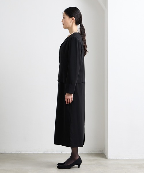 AIMER(エメ)の「【喪服・礼服】マシンウォッシャブル ノーカラーVネックジャケット・ウエストタックタイトワンピース 2点セットブラックフォーマルアンサンブル(スーツセット・レディース・ブラック・9号/7号/13号/11号)」の11枚目の写真