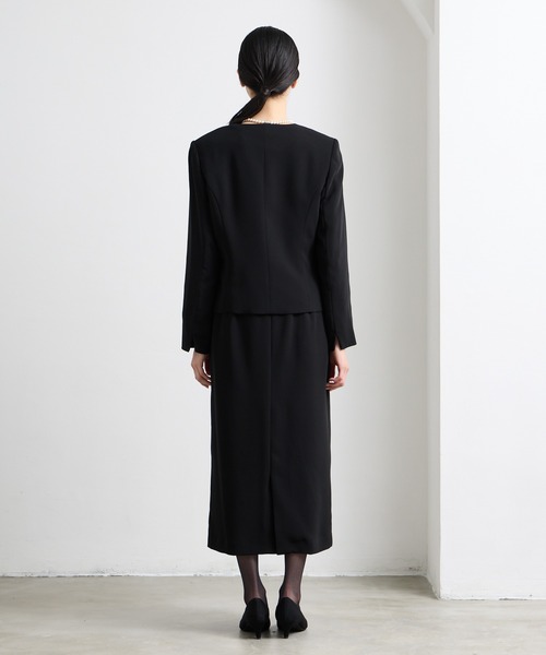 AIMER(エメ)の「【喪服・礼服】マシンウォッシャブル ノーカラーVネックジャケット・ウエストタックタイトワンピース 2点セットブラックフォーマルアンサンブル(スーツセット・レディース・ブラック・9号/7号/13号/11号)」の12枚目の写真