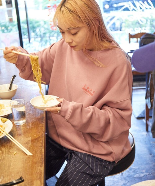 FREAK'S STORE(フリークスストア)の「限定展開 紫金飯店×FREAK'S STORE 別注 バックプリント クルーネックスウェット/TIGER(スウェット・メンズ・グレー/ピンク/チャコールグレー・SMALL/MEDIUM/LARGE)」の17枚目の写真