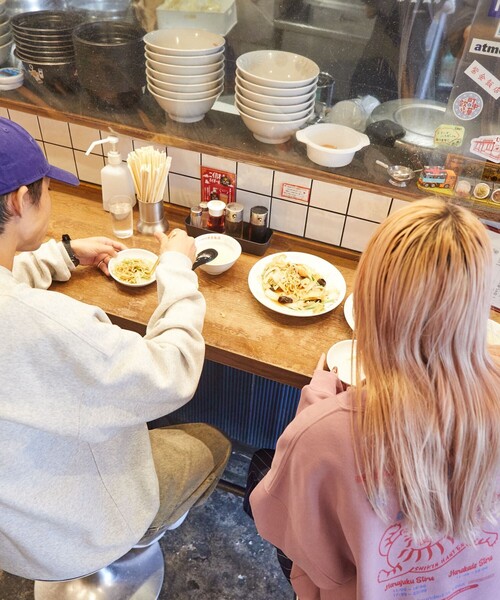 FREAK'S STORE(フリークスストア)の「限定展開 紫金飯店×FREAK'S STORE 別注 バックプリント クルーネックスウェット/TIGER(スウェット・メンズ・グレー/ピンク/チャコールグレー・SMALL/MEDIUM/LARGE)」の7枚目の写真