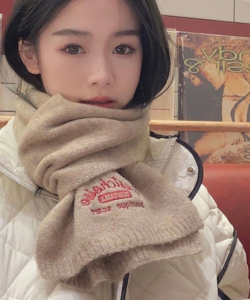 TONE SELECT GOODS(トーンセレクトグッズ)の「urbanfemine./英字ロゴニットマフラー U7354(マフラー・レディース・ブラック/ブラウン/ピンク/レッド/ベージュ・FREE)」の3枚目の写真