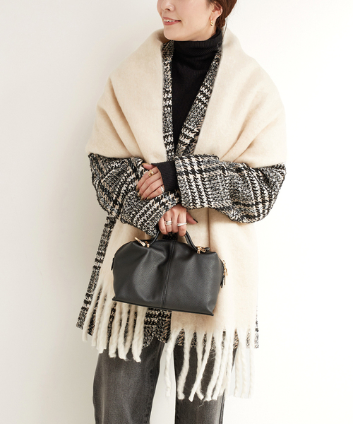 B.C STOCK（ベーセーストック）の「ブークレマフラー（マフラー・レディース・ブルー/イエロー/ピンク/ホワイト/チャコールグレー・FREE）」の2枚目の写真