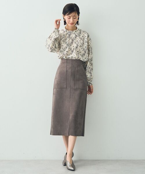 YECCA VECCA(イェッカヴェッカ)の「フラワー柄ハイネックブラウス(シャツ/ブラウス・レディース・ブラック/アイボリー・FREE)」の4枚目の写真