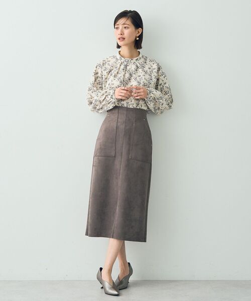 YECCA VECCA(イェッカヴェッカ)の「フラワー柄ハイネックブラウス(シャツ/ブラウス・レディース・ブラック/アイボリー・FREE)」の5枚目の写真