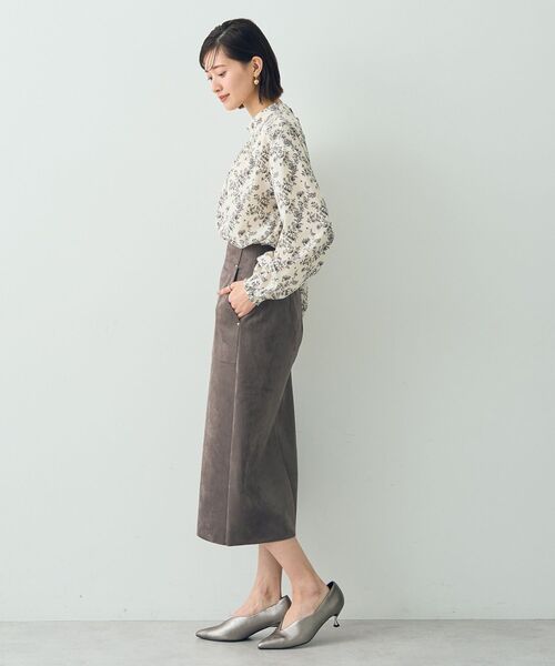 YECCA VECCA(イェッカヴェッカ)の「フラワー柄ハイネックブラウス(シャツ/ブラウス・レディース・ブラック/アイボリー・FREE)」の7枚目の写真
