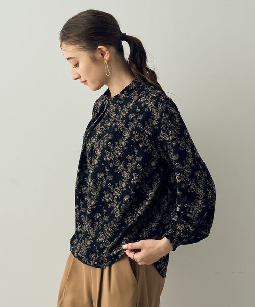 YECCA VECCA(イェッカヴェッカ)の「フラワー柄ハイネックブラウス(シャツ/ブラウス・レディース・ブラック/アイボリー・FREE)」の13枚目の写真