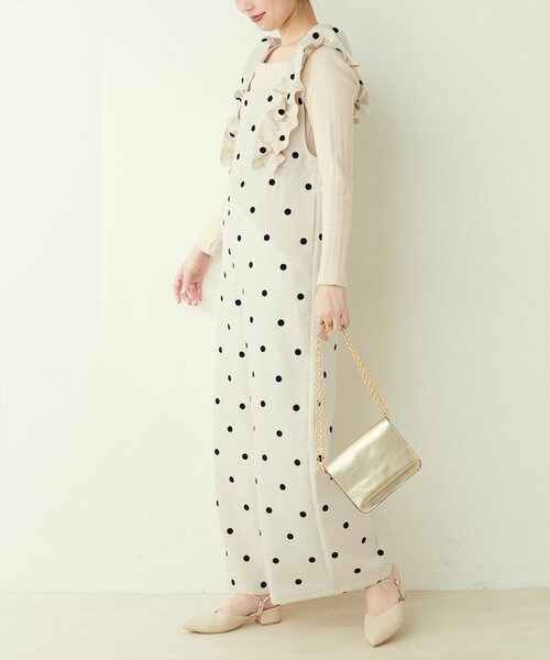 natural couture(ナチュラルクチュール)の「ツイルクロスドットフロッキーサロペット(その他パンツ・レディース・ブラック/オフホワイト・MEDIUM/LARGE)」の3枚目の写真