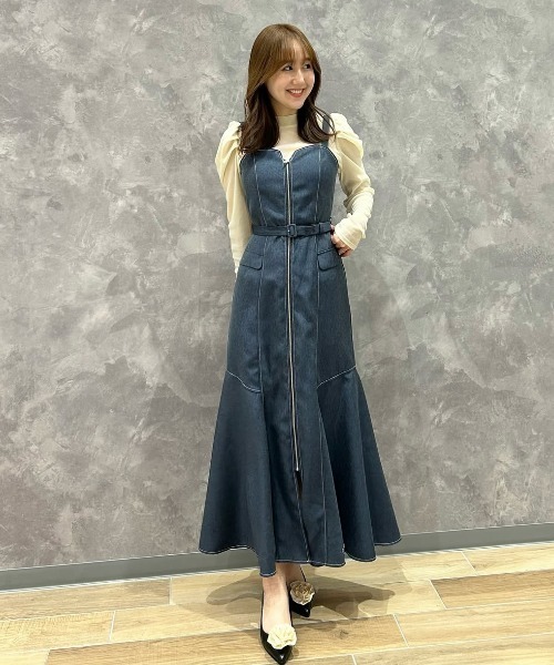 31 Sons de mode(トランテアン ソン ドゥ モード)の「デニムライクマーメイドジャンスカ(ジャンパースカート・レディース・ベージュ/インディゴブルー・38/36)」の2枚目の写真