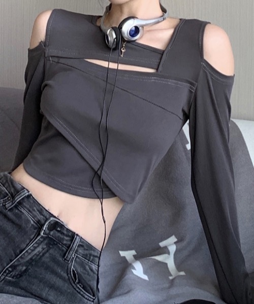 SHEPP(シープ)の「ショルダーオープン カットデザイン ロンT(Tシャツ/カットソー・レディース・ブラック/グレー・M/L)」の2枚目の写真