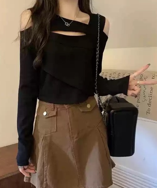 SHEPP(シープ)の「ショルダーオープン カットデザイン ロンT(Tシャツ/カットソー・レディース・ブラック/グレー・M/L)」の3枚目の写真