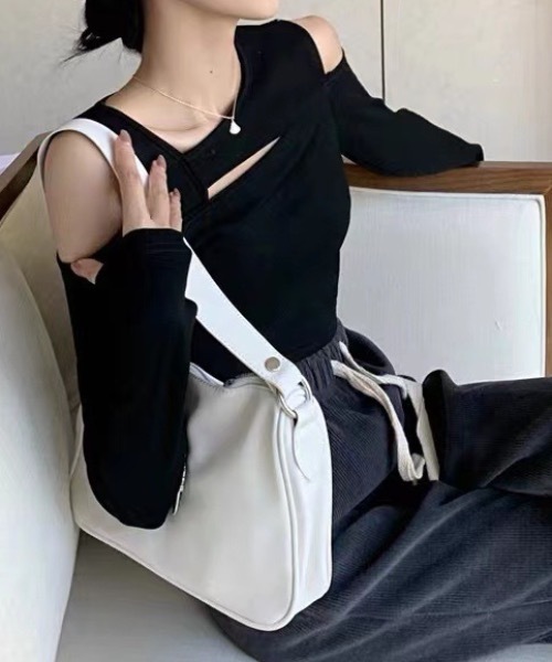 SHEPP(シープ)の「ショルダーオープン カットデザイン ロンT(Tシャツ/カットソー・レディース・ブラック/グレー・M/L)」の5枚目の写真