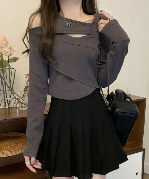 SHEPP(シープ)の「ショルダーオープン カットデザイン ロンT(Tシャツ/カットソー・レディース・ブラック/グレー・M/L)」の7枚目の写真
