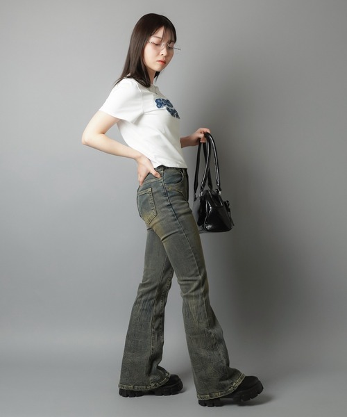 SPINNS(スピンズ)の「デニムフレアパンツ/ストーンスタッズ(デニムパンツ・レディース・ネイビー/ブルー・M/S)」の19枚目の写真