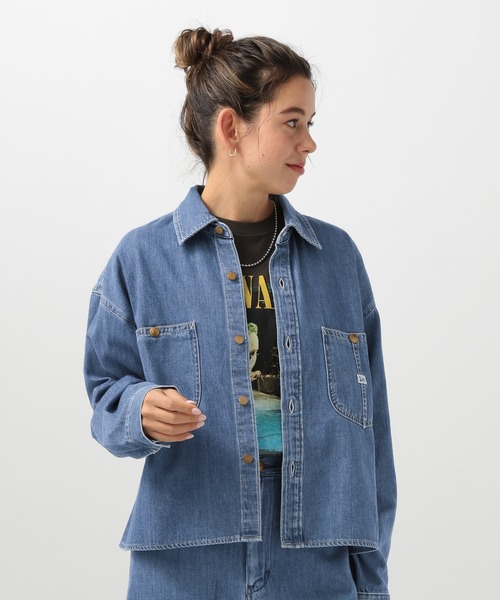 Lee（リー）の「【Lee(リー)】別注デニムショートシャツ（シャツ/ブラウス・レディース・インディゴブルー/サックスブルー・FREE）」の2枚目の写真