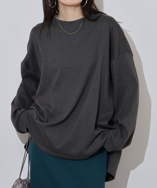 atONE（アットワン）の「やわらかヘビーコットンクルーネックロングＴシャツ（Tシャツ/カットソー・レディース・グレイッシュベージュ/ブラック/オフホワイト/杢グレー/チャコールグレー・M-L/LL～3L/4L～5L）」の3枚目の写真
