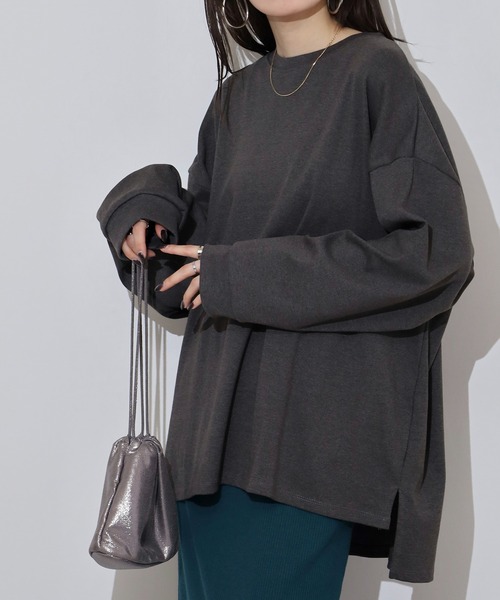 atONE（アットワン）の「やわらかヘビーコットンクルーネックロングＴシャツ（Tシャツ/カットソー・レディース・グレイッシュベージュ/ブラック/オフホワイト/杢グレー/チャコールグレー・M-L/LL～3L/4L～5L）」の10枚目の写真