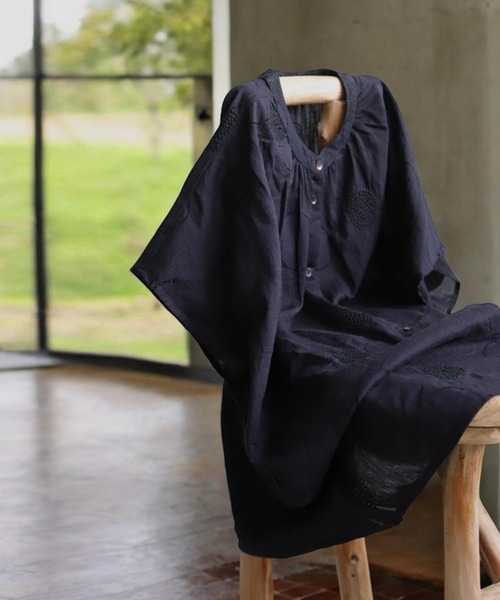 antiqua(アンティカ)の「ドット 刺繍 インド綿 シャツ(シャツ/ブラウス・レディース・ブラック/ホワイト・ONESIZE)」の12枚目の写真