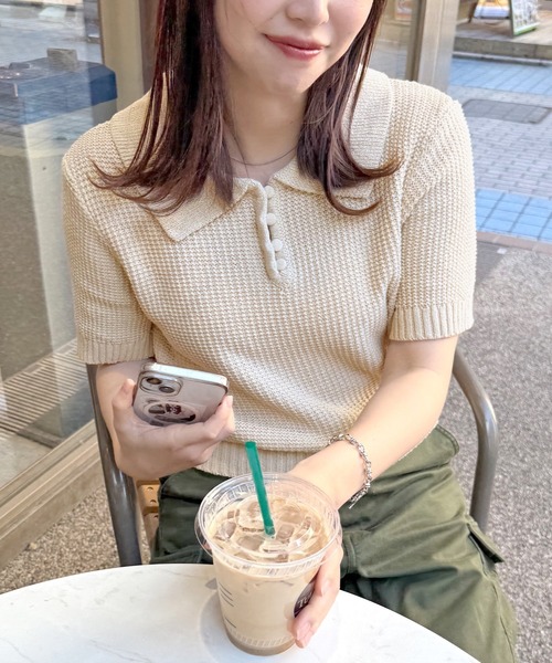 ABYS（アビス）の「【新色追加】半袖ニットポロシャツ（ニット/セーター・レディース・アイボリー/イエロー/ピンク/ネイビー/ブラウン・LARGE/MEDIUM）」の2枚目の写真