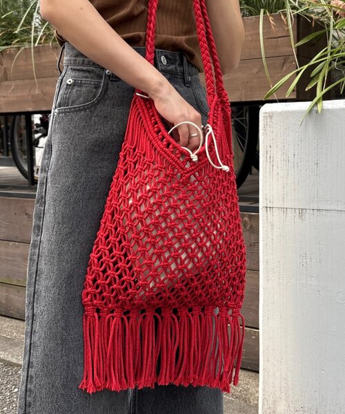 CIAOPANIC TYPY（チャオパニックティピー）の「【GOOD HOLIDAY】カラビナ付きマクラメフリンジBAG（トートバッグ・レディース・オフホワイト/レッド/ブラック/ベージュ・ONE SIZE）」の4枚目の写真