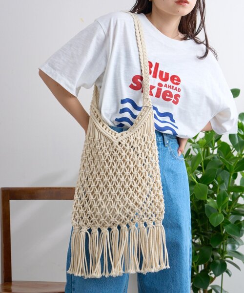 CIAOPANIC TYPY（チャオパニックティピー）の「【GOOD HOLIDAY】カラビナ付きマクラメフリンジBAG（トートバッグ・レディース・オフホワイト/レッド/ブラック/ベージュ・ONE SIZE）」の9枚目の写真