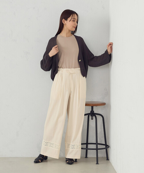 COMME CA ISM(コムサイズム)の「レーヨンナイロンヴィンテージ レース使いイージーパンツ(その他パンツ・レディース・チャコール/アイボリー・LARGE/MEDIUM)」の4枚目の写真