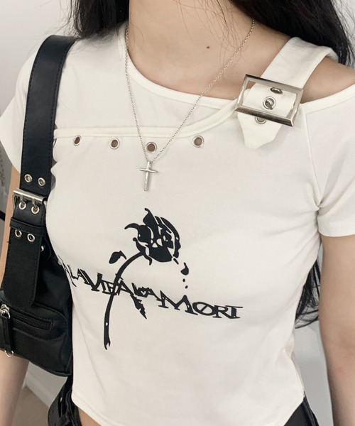 lilful(リルフル)の「ワンショルダーベルトデザインクロップド丈トップス アイレットデザイン バラモチーフ(Tシャツ/カットソー・レディース・ホワイト/ブラック・S/M)」の8枚目の写真