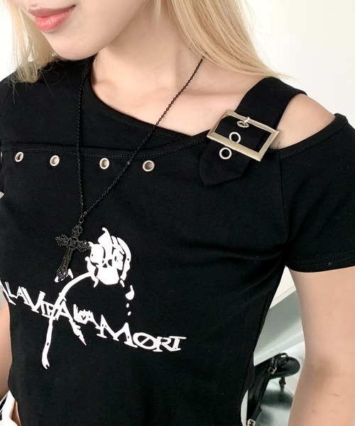 lilful(リルフル)の「ワンショルダーベルトデザインクロップド丈トップス アイレットデザイン バラモチーフ(Tシャツ/カットソー・レディース・ホワイト/ブラック・S/M)」の13枚目の写真