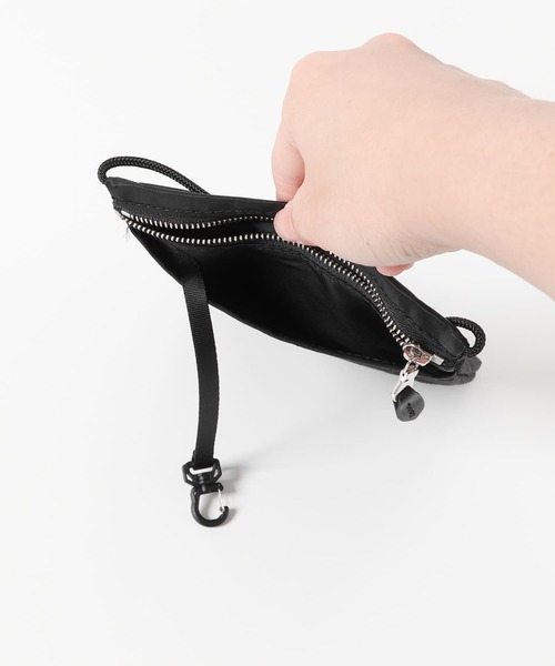 URBAN RESEARCH DOORS（アーバンリサーチドアーズ）の「『別注』STANDARD SUPPLY×DOORS　SLING PURSE M/L（ショルダーバッグ・メンズ・ブラック/グレー/ダークグレー・ONE）」の16枚目の写真