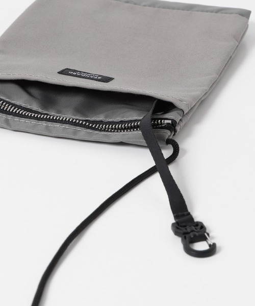 URBAN RESEARCH DOORS（アーバンリサーチドアーズ）の「『別注』STANDARD SUPPLY×DOORS　SLING PURSE M/L（ショルダーバッグ・メンズ・ブラック/グレー/ダークグレー・ONE）」の14枚目の写真