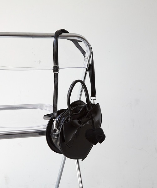 paravion（パラビオン）の「ハート型リボンバッグ（ハンドバッグ・レディース・ブラック/ホワイト・FREE）」の4枚目の写真