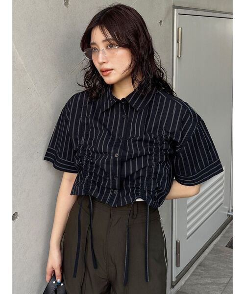 MURUA（ムルーア）の「バイカラーシャーリングシャツ（シャツ/ブラウス・レディース・ホワイト/ブラック/ブルー/ベージュ・FREE）」の8枚目の写真