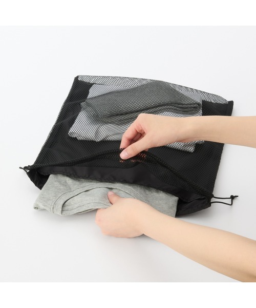 無印良品(ムジルシリョウヒン)の「ポリエステルメッシュ巾着 ダブルタイプ L 約34×37×14cm(トラベルグッズ・レディース・ブラック/カーキ/ピンク・L)」の6枚目の写真