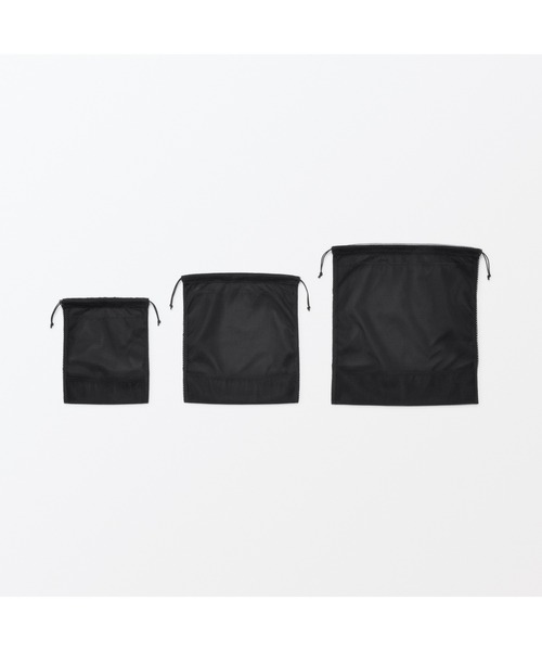 無印良品(ムジルシリョウヒン)の「ポリエステルメッシュ巾着 ダブルタイプ L 約34×37×14cm(トラベルグッズ・レディース・ブラック/カーキ/ピンク・L)」の8枚目の写真